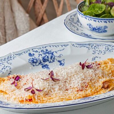 Омлет с печеным цыпленком терияки и овощами в Madame Zhu по цене 580 ₽