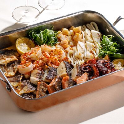 Морское плато на гриле в Cristal по цене 12000 ₽