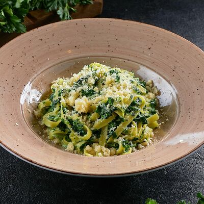 Пенне с песто и пармезаном в Sofa&par по цене 290 ₽