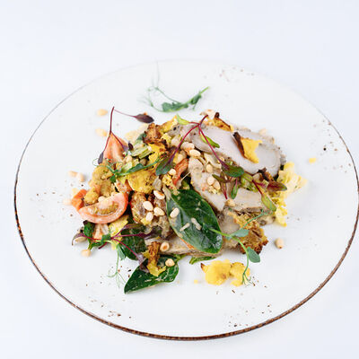 Салат с пастрами из индейки с картофелем в Кофеин по цене 650 ₽