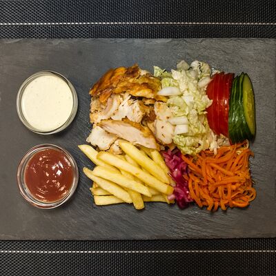 Шаурма на тарелке в Dонер Баzа по цене 545 ₽