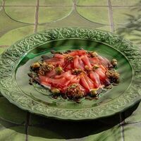 Тунец с соусом тоннато в Двор Помидор