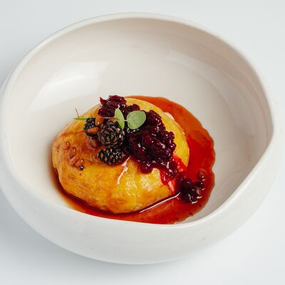 Печеный сулугуни, брусника, шишки в Everland по цене 850 ₽