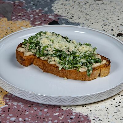 Тост с риетом из тунца и хрустящим салатом в Pink milk x Lift по цене 710 ₽