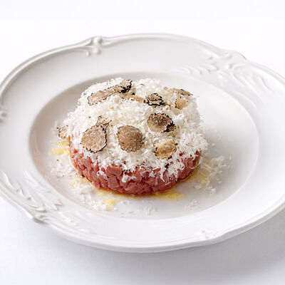 Тартар из говядины с трюфелем в Mio Bistrot по цене 1490 ₽