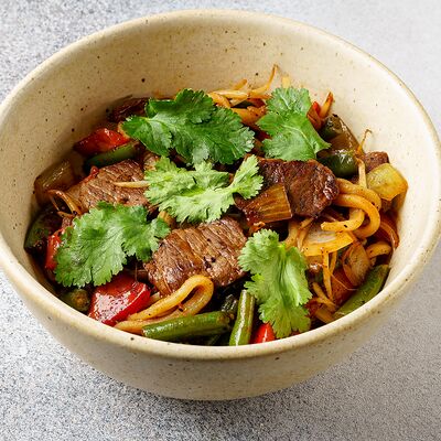 Вок с говядиной Black Angus в Benshi по цене 650 ₽