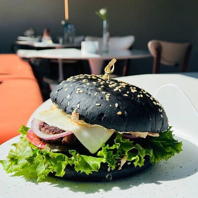 Black burgerв Go Balance Cafe по цене 799 ₽