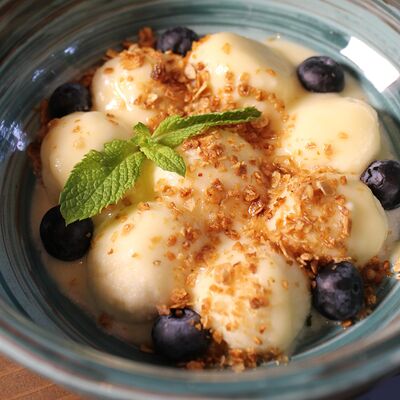 Ленивые вареники с гранолой и голубикой в 801 по цене 350 ₽