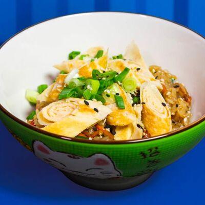 Рис с жареным яйцом, овощами и соусом унаги в Kurama Ramen по цене 480 ₽