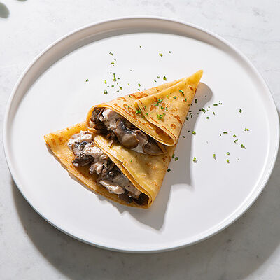 Блин с курицей и грибами в Yami Yami по цене 400 ₽