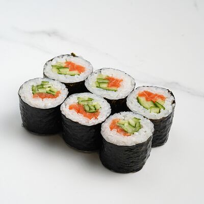 Малый ролл с лососем и огурцом №60 в Ёбисан по цене 629 ₽
