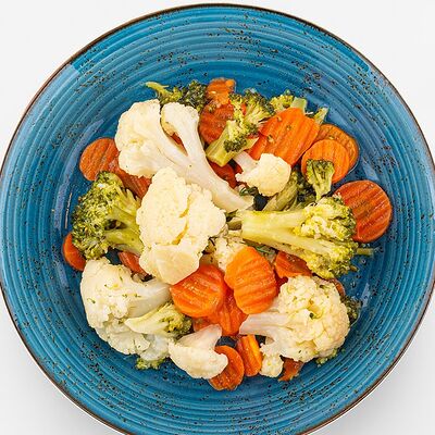 Брокколи с морковью и цветной капустой в Вилка Ложка по цене 145 ₽
