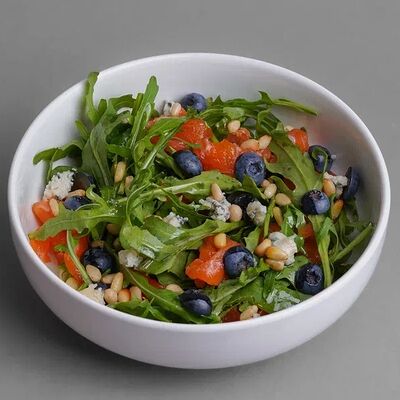 Салат с лососем в Марсианин по цене 970 ₽