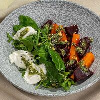 Салат с запеченными овощами в Ботаника