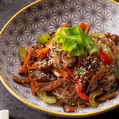 Wok Веган с соусом чили терияки в Хариzма по цене 490 ₽