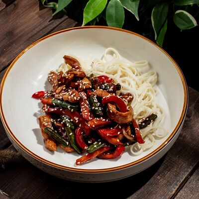 Соба с курицей и овощами в Грин по цене 340 ₽