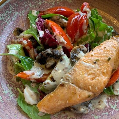 Салат гриль с лососем в Дади по цене 690