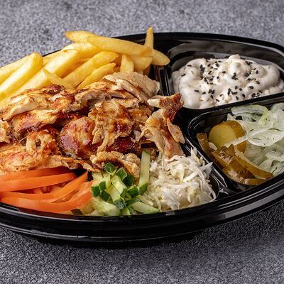 Куриная шаверма Классика на тарелке в Турбо Шаверма по цене 440 ₽