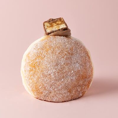 Пончик Сникерсв Понча по цене 190 ₽