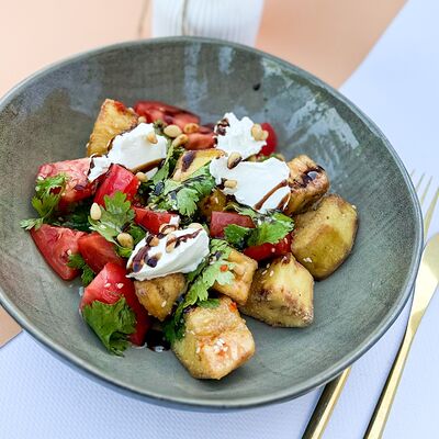 Теплый салат с баклажанами в Wow Tortik по цене 660 ₽