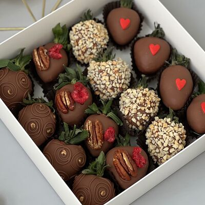 Клубника в шоколаде №29 в Lovely Berry по цене 3890 ₽
