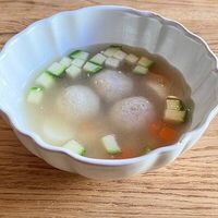 Детский куриный суп с фрикадельками в Manneken Pis