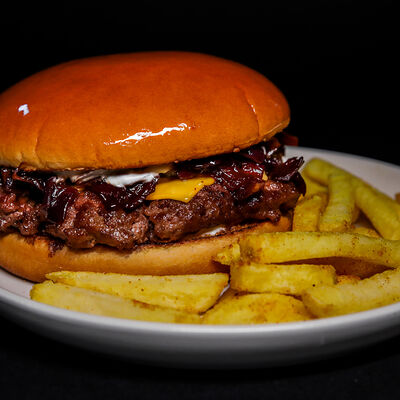 Бургер Рокфор с луковым вареньем в Rast Pub по цене 690 ₽