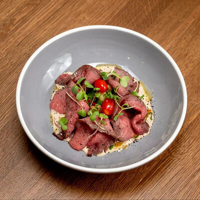 Салат с ростбифом и печеными овощами в Il Pizzaiolo по цене 720 ₽