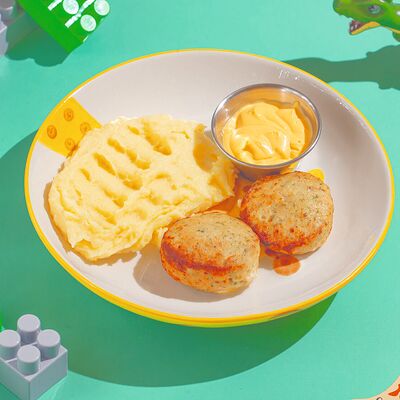 Котлетки из индейки с пюре и сырным соусом в Чайка по цене 340 ₽