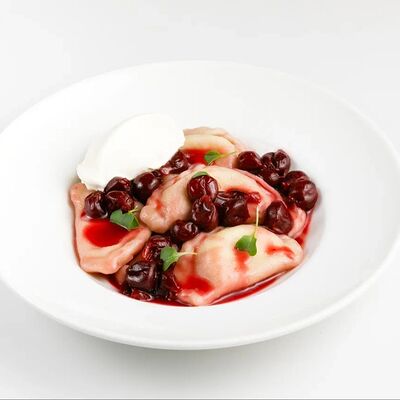 Вареники с творогом и вишневым соусом в Гости по цене 390 ₽