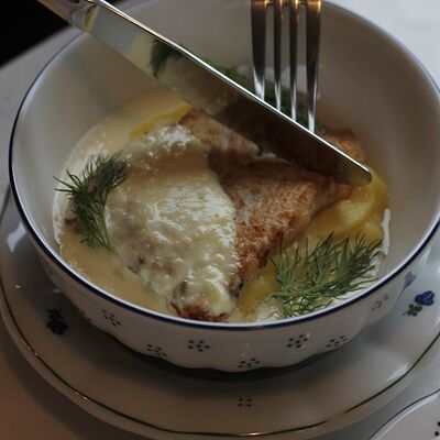 Филе трески с картофельным пюре и сливочным соусом в Shamparen по цене 900 ₽