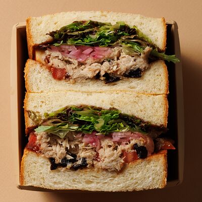 Сэндвич с рваной свининой барбекю в Coffee Machine по цене 560 ₽