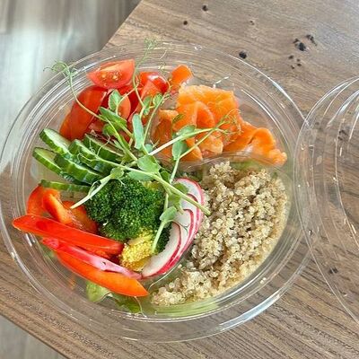 Салат с лососем в Кофестория по цене 650 ₽