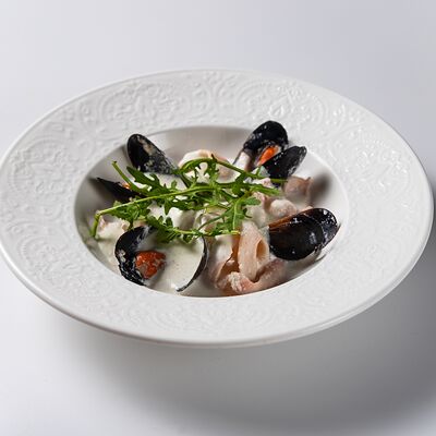 Морепродукты в сливочно-сырном соусе в Итальянцы по цене 869 ₽