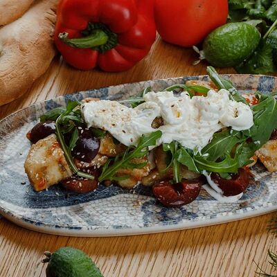 Салат с баклажанами, моченой сливой и сыром страчателлой в Дэда по цене 760 ₽