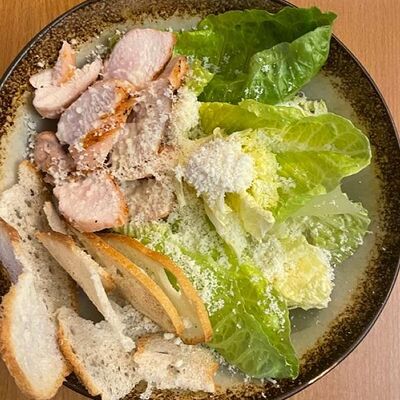 Цезарь с цыпленком в Bretzel по цене 500 ₽