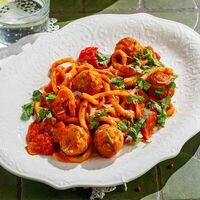 Паста с фрикадельками в томатном соусе в Двор Помидор