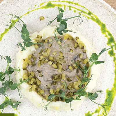 Бефстроганов с картофельным пюре в Тальятелло по цене 880 ₽