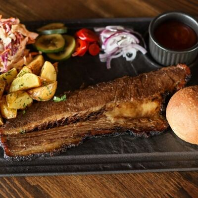 Техасский брискет в Sterling гастро паб по цене 1800 ₽