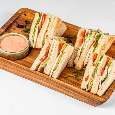 Клаб-сэндвич с курицей в Фёст по цене 420 ₽