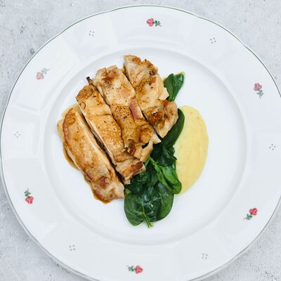 Филе цыпленка с трюфельным пюрев Август бистро по цене 880 ₽