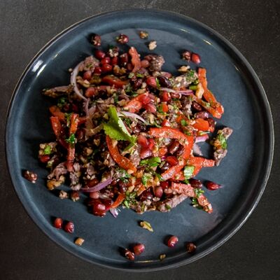 Салат с говядиной и фасолью в Брынза по цене 540 ₽