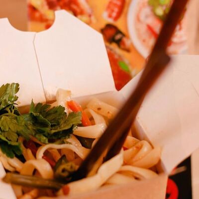 Wok с курицей в соусе терияки в Суши ням и пицца по цене 379 ₽