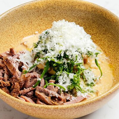 Зелёная гречка с пастрами из говядины с грибами в Hello Wine по цене 450 ₽