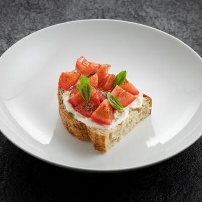 Брускетта с томатами и страчателлой в Вода & Еда по цене 525 ₽