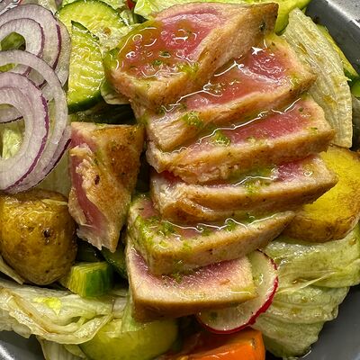 Нисуаз с тунцом на гриле в Леопольд по цене 750 ₽