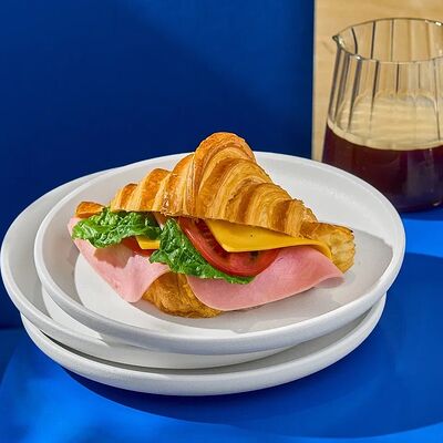 Круассан с ветчиной и сыром в Take your mood по цене 420 ₽