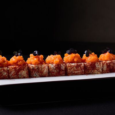 Ролл Острый краб с тартаром из лосося в Эндорфин по цене 1180 ₽