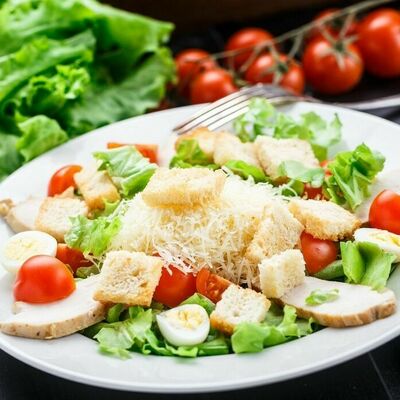 Салат Цезарь с курицей в Быковский по цене 370 ₽