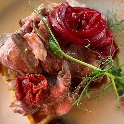 Картофельная вафля с ростбифом в The Legend 84 по цене 960 ₽